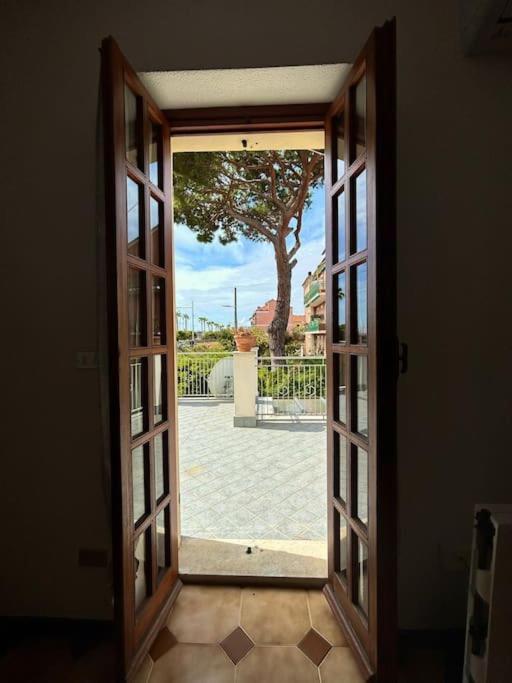 Вилла La Casa Di Carlotta Лоано Экстерьер фото